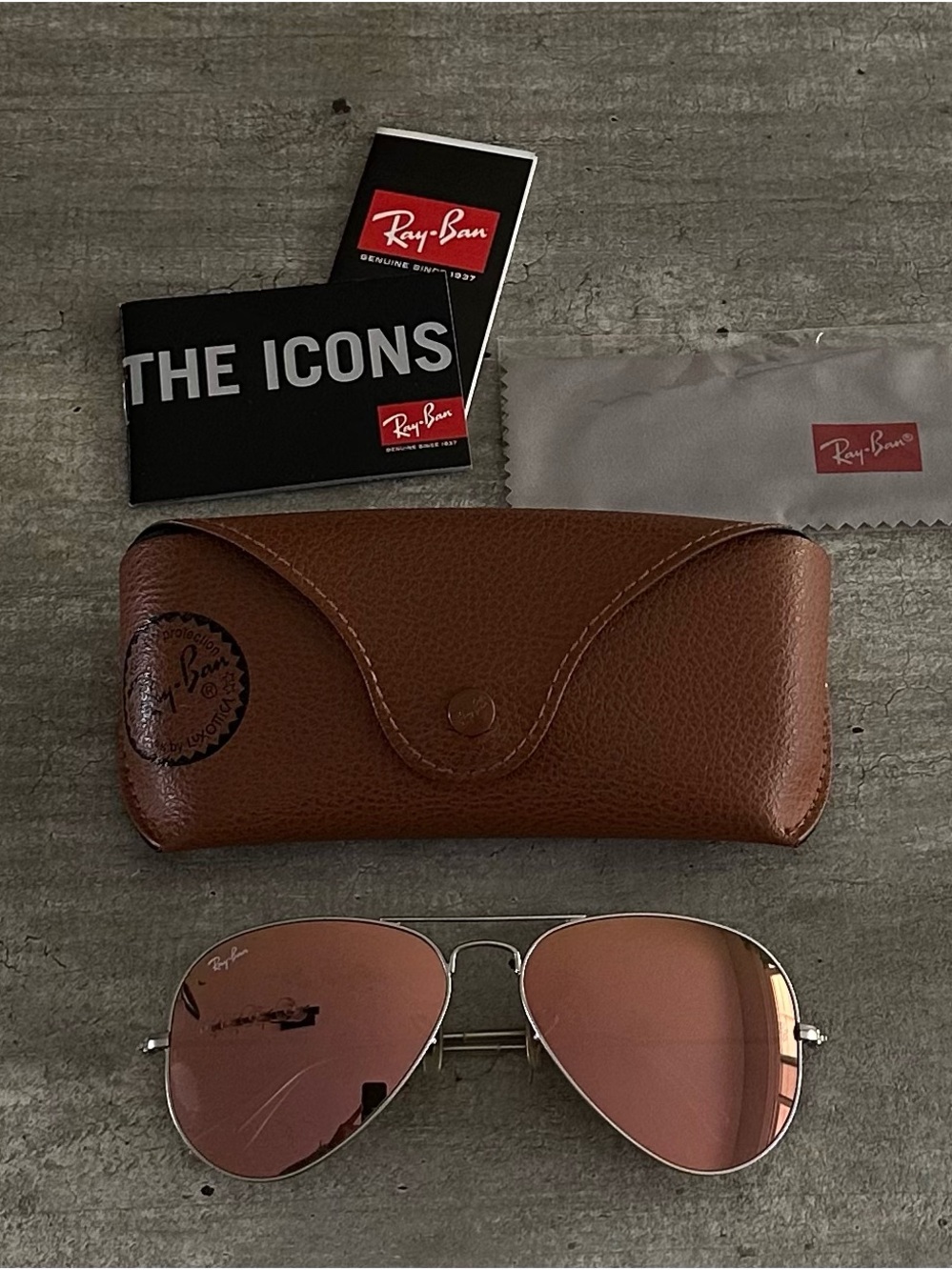 Sunglasses Case with Glasses